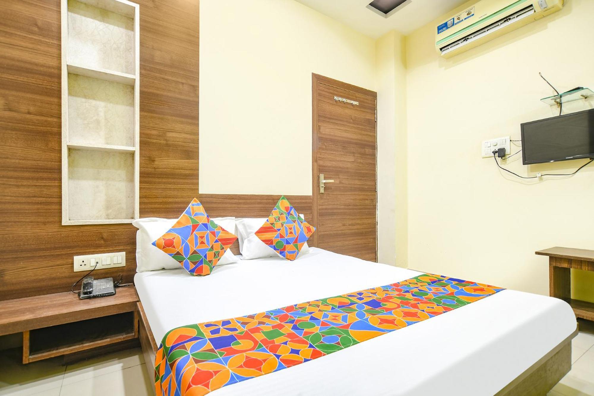 Fabexpress Blue Star Hotel Ujjain Exterior photo