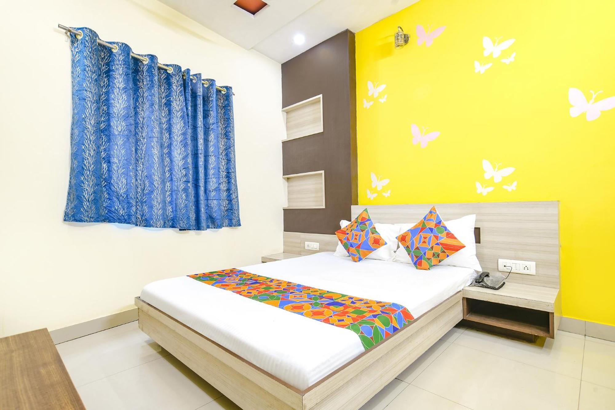 Fabexpress Blue Star Hotel Ujjain Exterior photo
