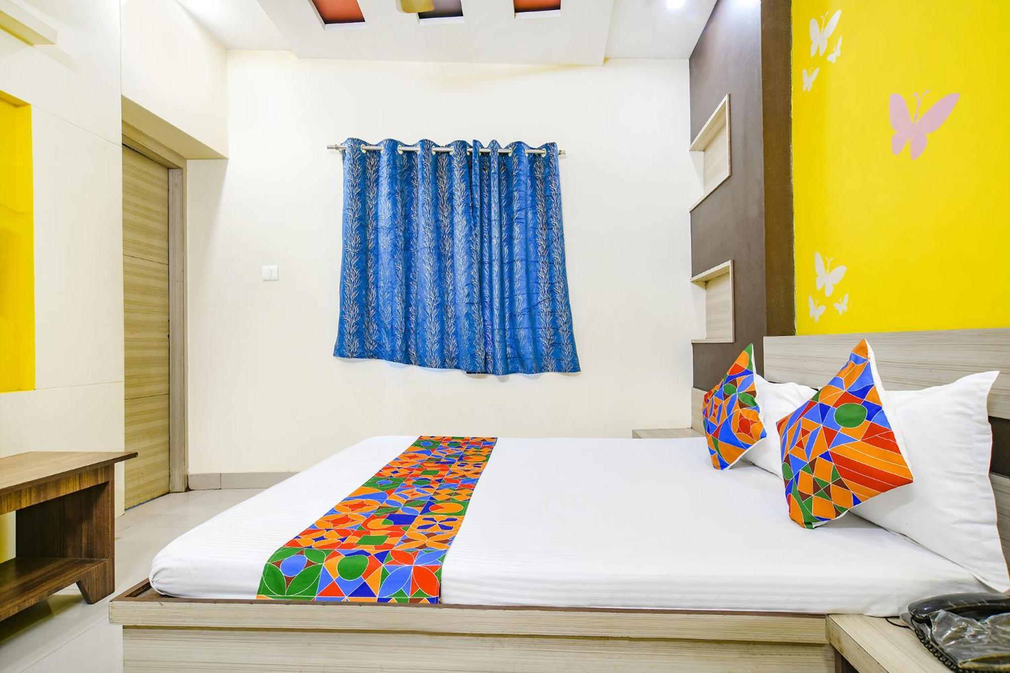 Fabexpress Blue Star Hotel Ujjain Exterior photo